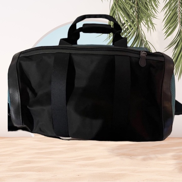 COACH PERFORATED TEAL AND BLACK DUFFLE BAG/ TRAVELING BAG - Picture 4 of 8